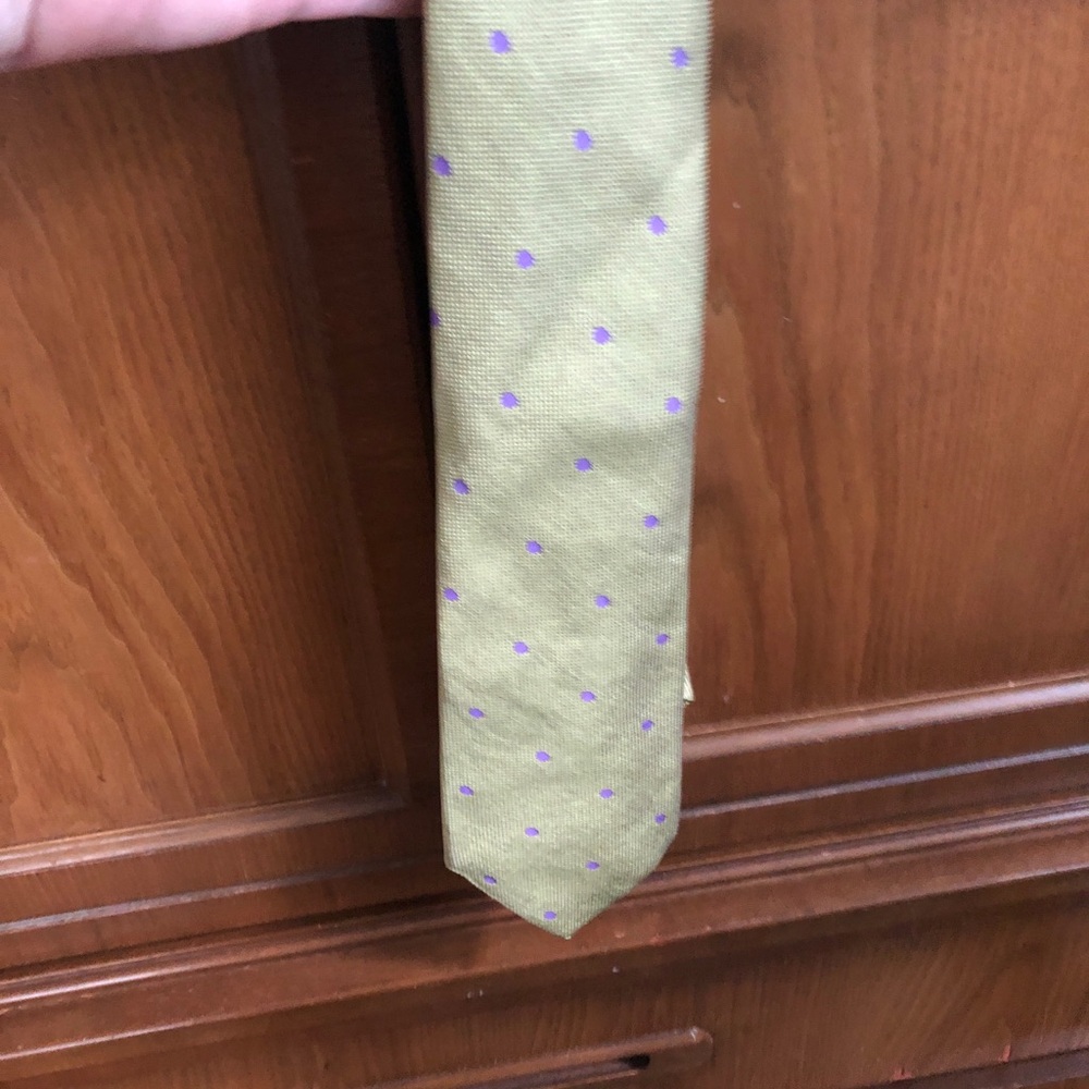 Luxe tie Ventura Light Yellow-Green violet dots woven 100% Silk Made in USA